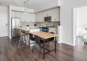 Upscale Condo Located In Sought After Brittannia 💎