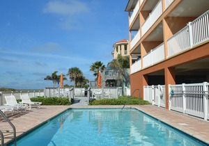 Upscale condo with Gulf views, WiFi, private W/D - minutes from beach