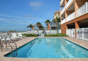 Upscale condo with Gulf views, WiFi, private W/D - minutes from beach