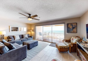 Upscale condo with Gulf views, WiFi, private W/D - minutes from beach