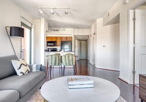 Upscale Logan Circle 2BR w/Gym, W/D & Pool, walk to bars, by Blueground