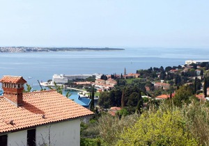 Uptown Apartment w/ Balcony and Sea View ZAKI3