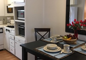 Uptown Dallas - Comfy 1 bd #6, WiFi, Parking, Near Restaurants & Shops & Safe