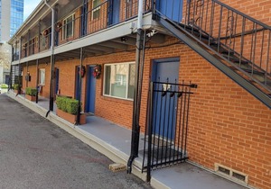 Uptown Dallas - Comfy 1 bd #6, WiFi, Parking, Near Restaurants & Shops & Safe