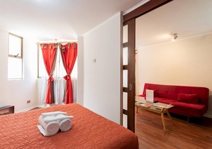 Urban Burgundy - 1BR, Metro, Wifi, TV