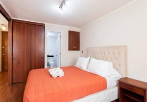 Urban Burgundy - 1BR, Metro, Wifi, TV