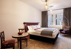 Urban Chic in the Heart of the City - Apartment "Rosa Goldenstern Residence" with Balcony