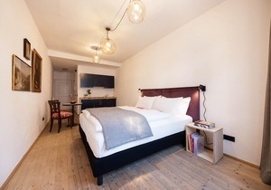 Urban Chic in the Heart of the City - Apartment "Rosa Goldenstern Residence" with Balcony