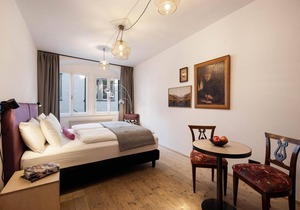 Urban Chic in the Heart of the City - Apartment "Rosa Goldenstern Residence" with Balcony