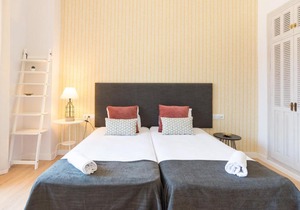 Urbe10 Plaza de la Merced 3 bedroom apartment