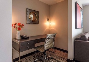 4-Star Hotel ∙ Hyatt Regency Aurora-Denver Conference Center