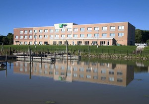 Holiday Inn Express & Suites Port Huron, an IHG Hotel