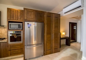 V177 Wonderful Rustic Ocean View W/Wifi and Rooftop, in Romantic Zone.