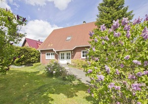 Vacation apartment close to the beach with a beautiful garden - Ferienhaus Gisela