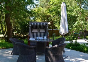 Vacation apartment with 2 bedrooms, terrace and beach chair