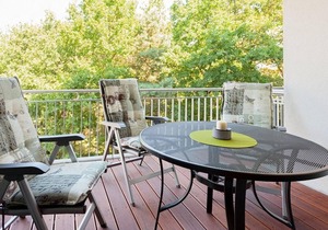 Vacation apartment with underfloor heating, wood-burning stove and balcony - only 150 m to the beach