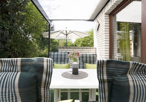 Vacation bungalow with terrace at Zwergenweg 2a in Grömitz-Lensterstrand