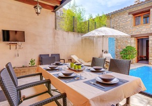 Vacation Home “Can Bodeguita” with Wi-Fi, Air Conditioning, Pool, Balcony & Terrace