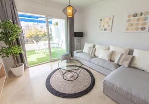 VACATION MARBELLA I Central Puerto Banus Apt, 24-7 Security, a minute from the Marina, The Sea and Luxury Shopping