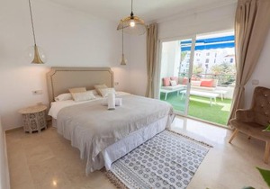 VACATION MARBELLA I Central Puerto Banus Apt, 24-7 Security, a minute from the Marina, The Sea and Luxury Shopping