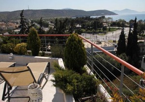 Varkiza Seaside Penthouse with Private Roof Deck