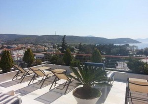 Varkiza Seaside Penthouse with Private Roof Deck