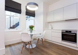 Veeve - Contemporary in Swiss Cottage