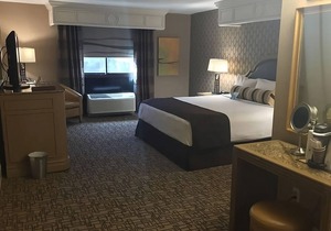 Vegas Like It Should Be! 3 Serene Units, Casino and Nightly Entertainment, Bar!
