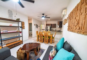 Very chic 3BR Condo, tons of amenities, 1 block fr