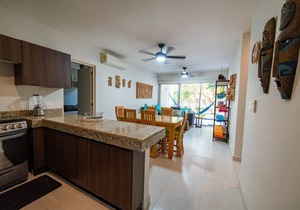 Very chic 3BR Condo, tons of amenities, 1 block fr