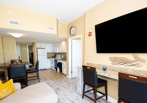 **Very Comfortable Oceanfront Condo with a good location. Nicely furnished!**