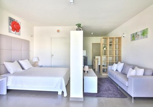 Very nice apartment ideally located between Ottawa and Montreal