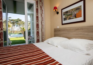 Very nice apartment on the ground floor in front of the swimming pool, with beautiful sea view