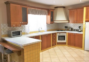 Very spacious and well-lit corner 3 bedroom apartment in Marsaxlokk, sleeps 6