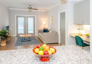 Viagem Stunning 2BR with Pool, Patio & Gym