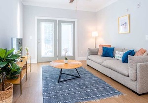 Viagem Stunning 2BR with Pool, Patio & Gym