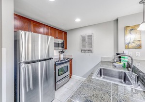 Vibrant seventh-floor condo with pool, hot tub, sauna, private W/D & fast WiFi