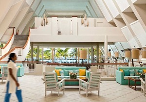 Victoria Beachcomber Resort & Spa