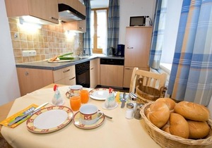 Vier-Raum-Ferienwohnung, 80qm, Dusche/WC, extra Küche, Balkon