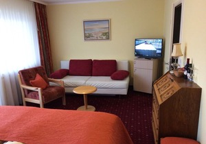 Vierbettzimmer mit Bad und WC