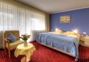 Vierbettzimmer mit Bad und WC