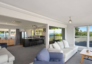 VIEWS ON WAKEMAN - ACACIA BAY HOLIDAY HOME in Acacia Bay