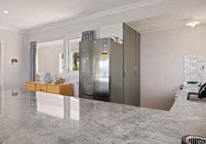 Views on Wakeman - Acacia Bay Holiday Home