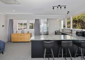 Views on Wakeman - Acacia Bay Holiday Home