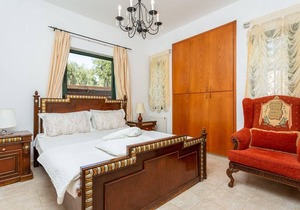 Villa Charianna: Large Private Pool, Walk to Beach, Sea Views, A/C, WiFi