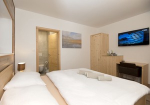 Vila Alpina - Modern double room in a peaceful & natural environment