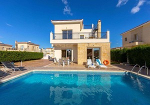 Villa ∙ 3 bedrooms ∙ 6 guests
