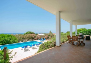 Villa ∙ 3 bedrooms ∙ 6 guests