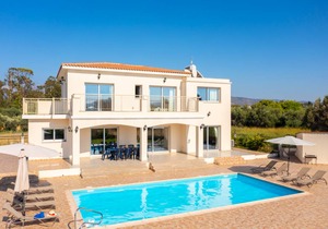 Villa Achilleas Chrystalla: Large Private Pool, Sea Views, A/C, WiFi