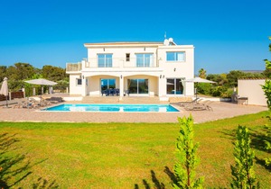 Villa Achilleas Chrystalla: Large Private Pool, Sea Views, A/C, WiFi